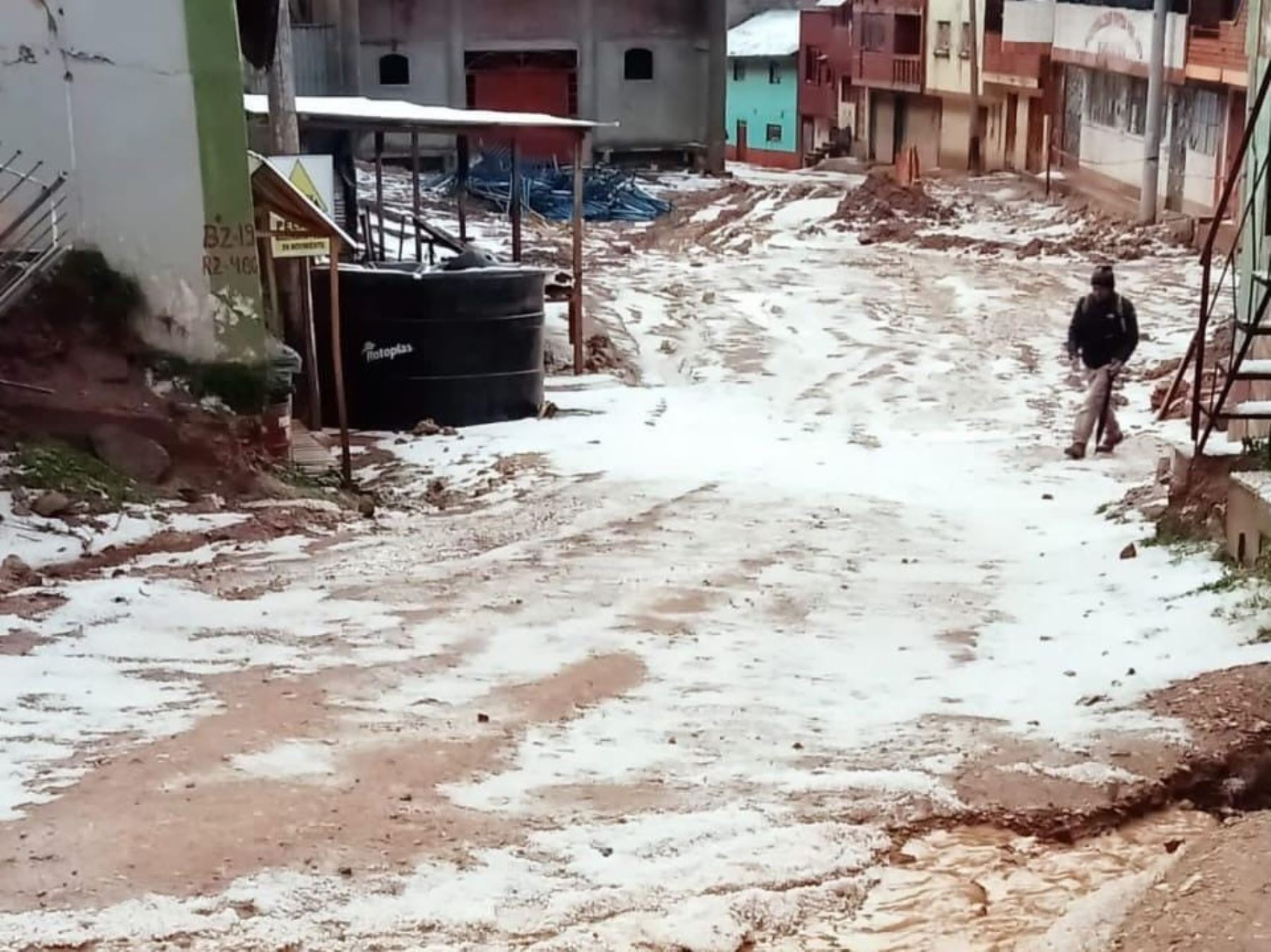 Lluvias y granizo en la provincia de Daniel Alcides Carrión, región Pasco, causan daños en viviendas y en la iglesia de centro poblado Rocco. ANDINA/Difusión