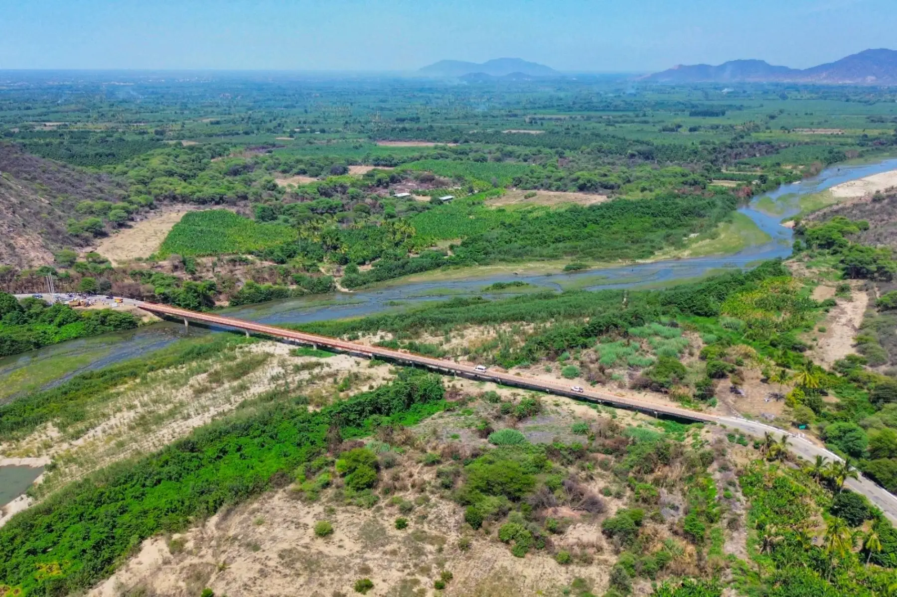 La presidenta Dina Boluarte participa en Piura en la colocación de la primera piedra para la construcción del puente Carrasquillo. Foto: ANDINA/ Prensa Presidencia