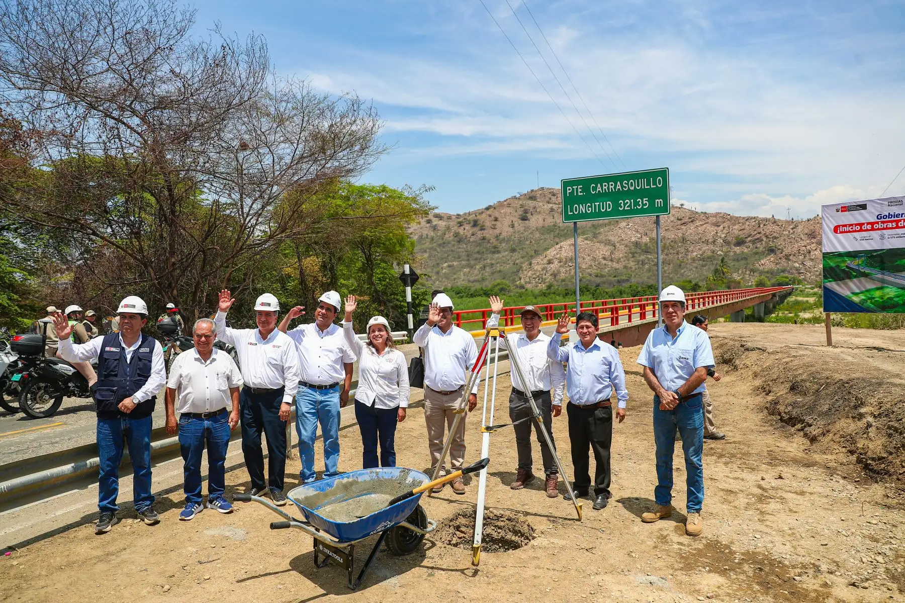 La presidenta Dina Boluarte participa en Piura en la colocación de la primera piedra para la construcción del puente Carrasquillo. 
Foto: ANDINA/ Prensa Presidencia
