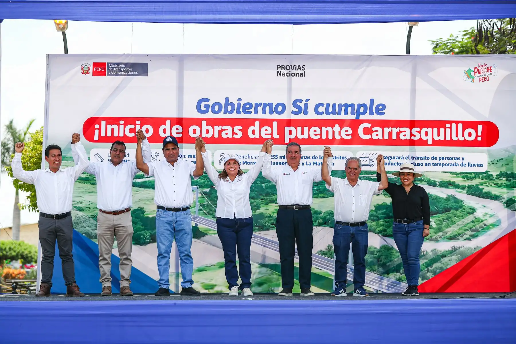 La presidenta Dina Boluarte participa en Piura en la colocación de la primera piedra para la construcción del puente Carrasquillo. 
Foto: ANDINA/ Prensa Presidencia