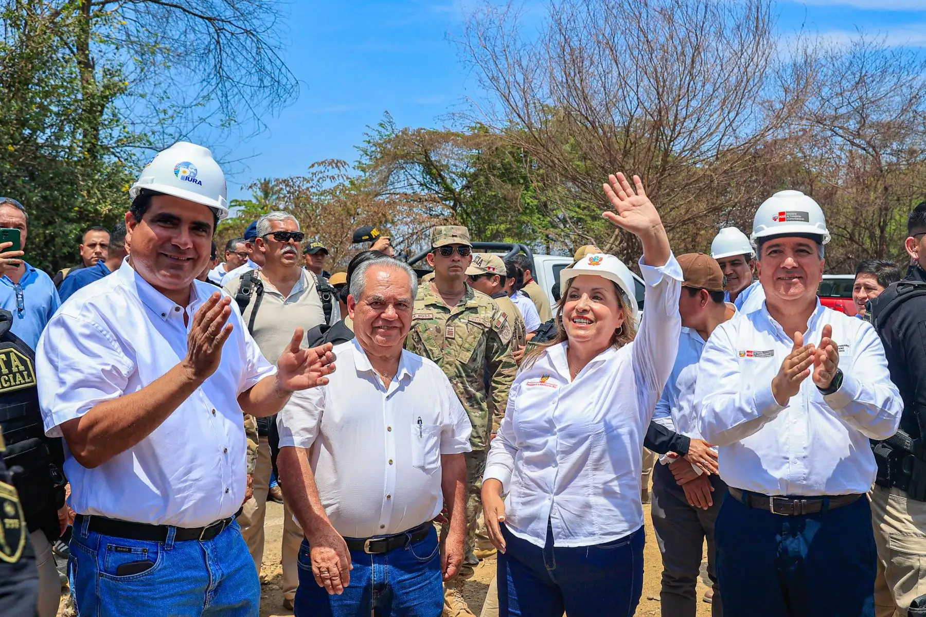 La presidenta Dina Boluarte participa en Piura en la colocación de la primera piedra para la construcción del puente Carrasquillo. 
Foto: ANDINA/ Prensa Presidencia