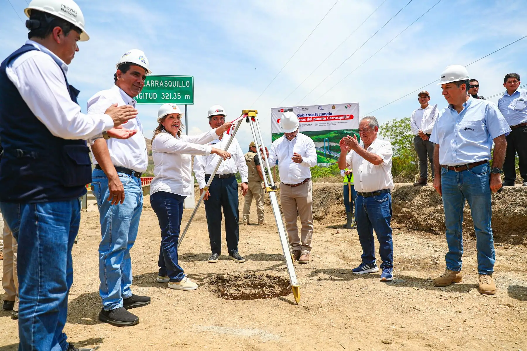 La presidenta Dina Boluarte participa en Piura en la colocación de la primera piedra para la construcción del puente Carrasquillo. 
Foto: ANDINA/ Prensa Presidencia