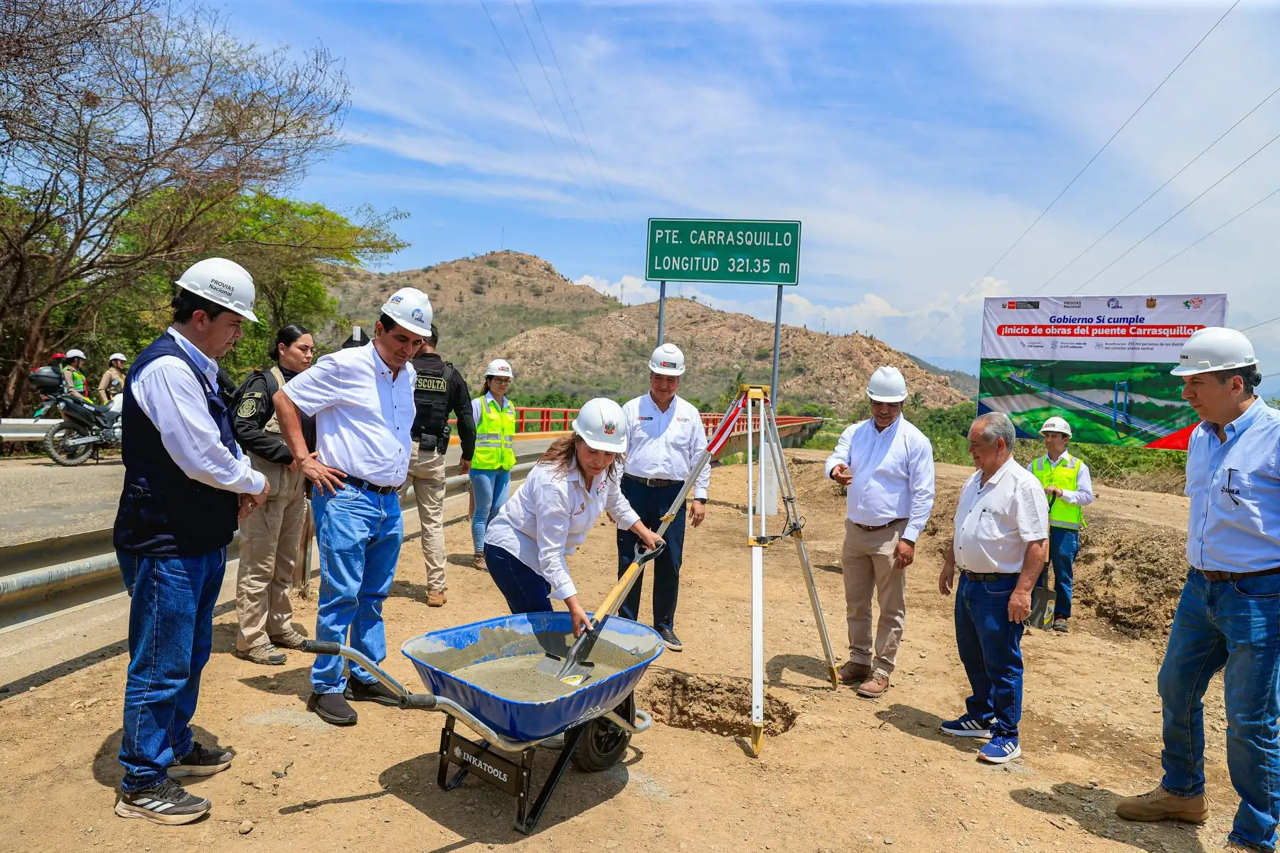 La presidenta Dina Boluarte participa en Piura en la colocación de la primera piedra para la construcción del puente Carrasquillo. 
Foto: ANDINA/ Prensa Presidencia
