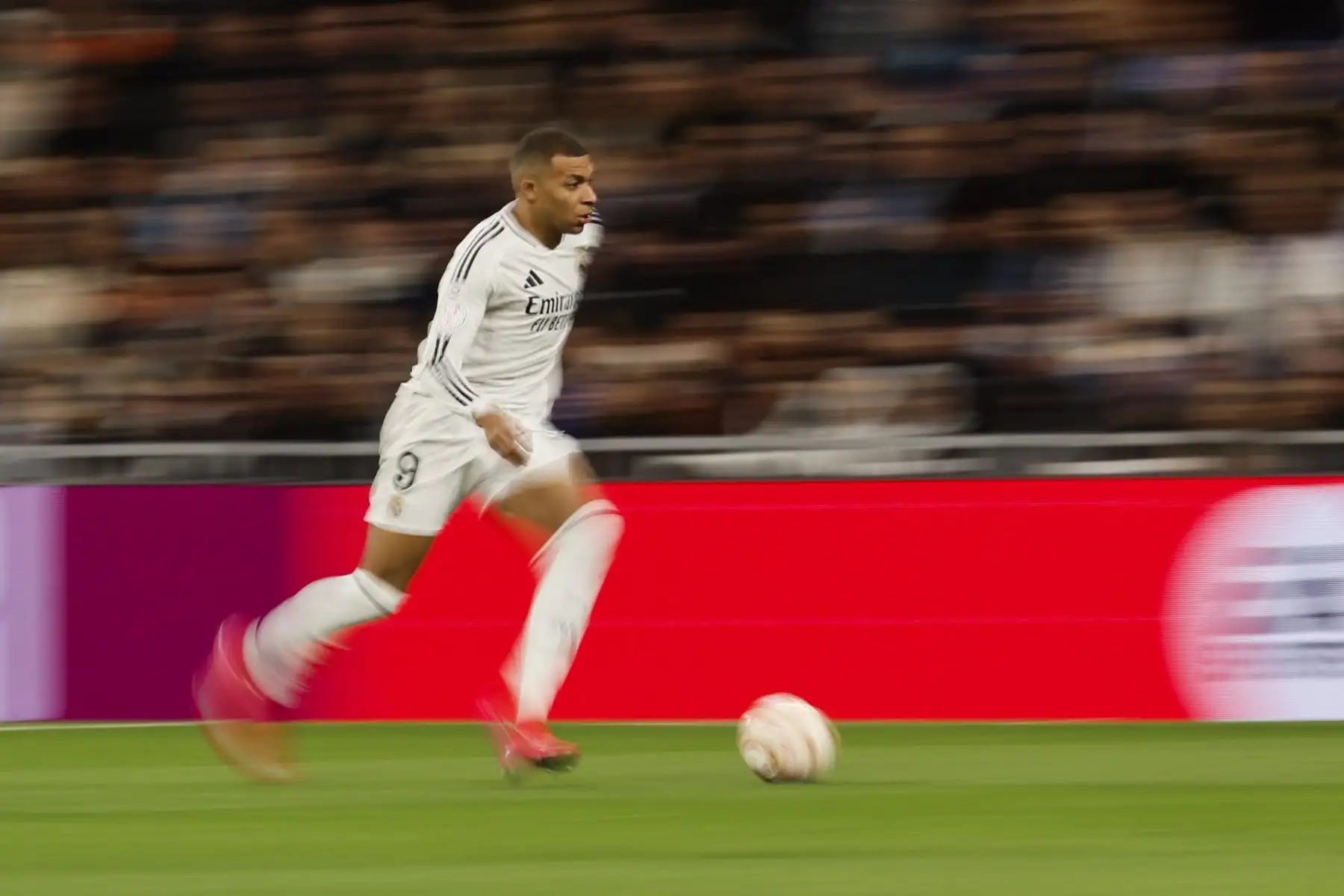 El delantero francés del Real Madrid, Kylian Mbappé, durante el partido de octavos de final de la Copa del Rey que Real Madrid y Celta de Vigo. EFE