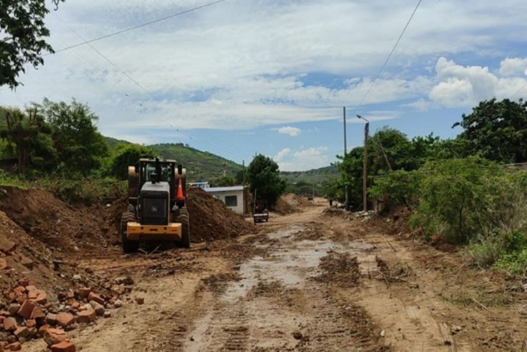 Efectivos del Ejército rehabilita vías afectadas por lluvias intensas en Cajamarca