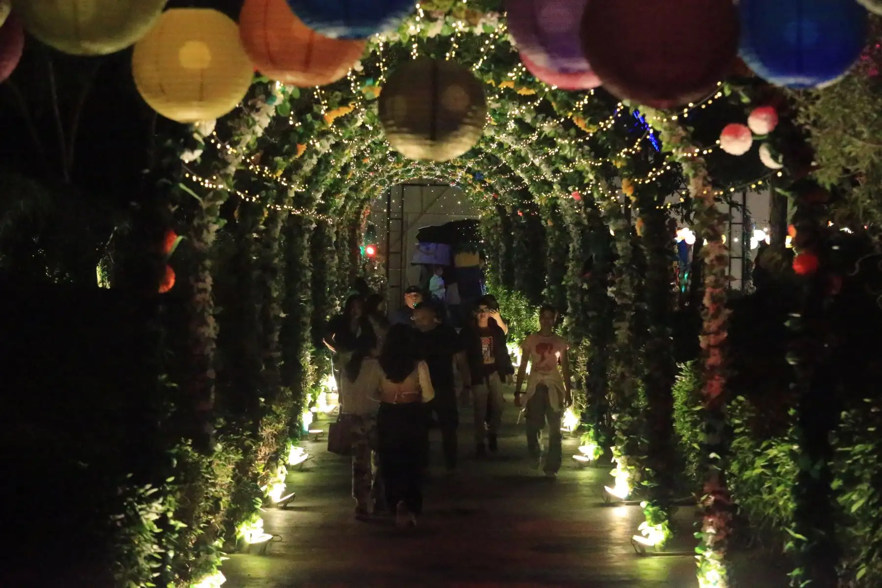Bosque Mágico Encantado, el nuevo atractivo implementado en el Club Metropolitano Huáscar, que fusiona la naturaleza y la magia para ofrecer una experiencia diferente a sus visitantes. FOTO:ANDINA/Hector Vinces
