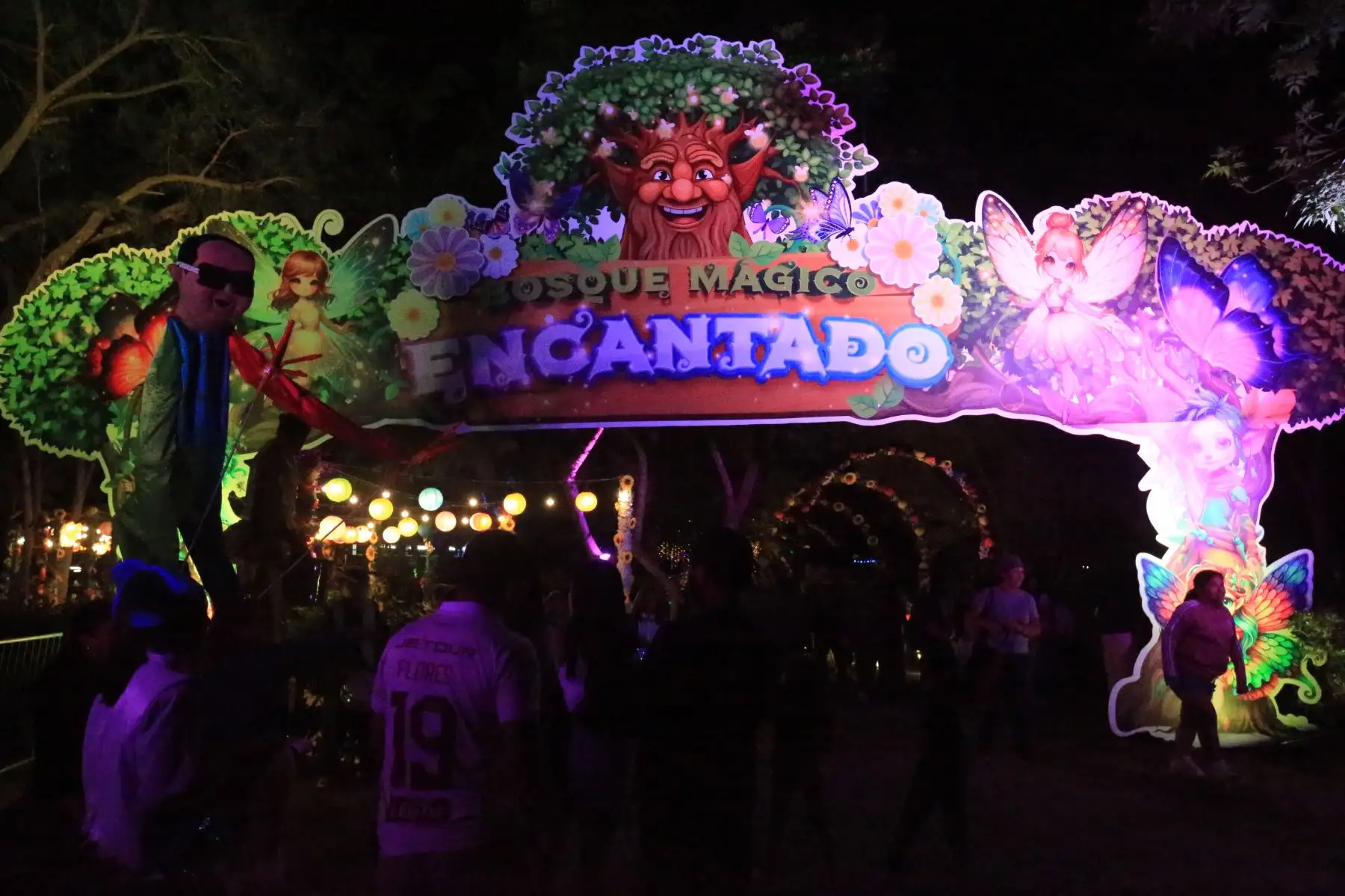 Bosque Mágico Encantado, el nuevo atractivo implementado en el Club Metropolitano Huáscar, que fusiona la naturaleza y la magia para ofrecer una experiencia diferente a sus visitantes. FOTO:ANDINA/Hector Vinces