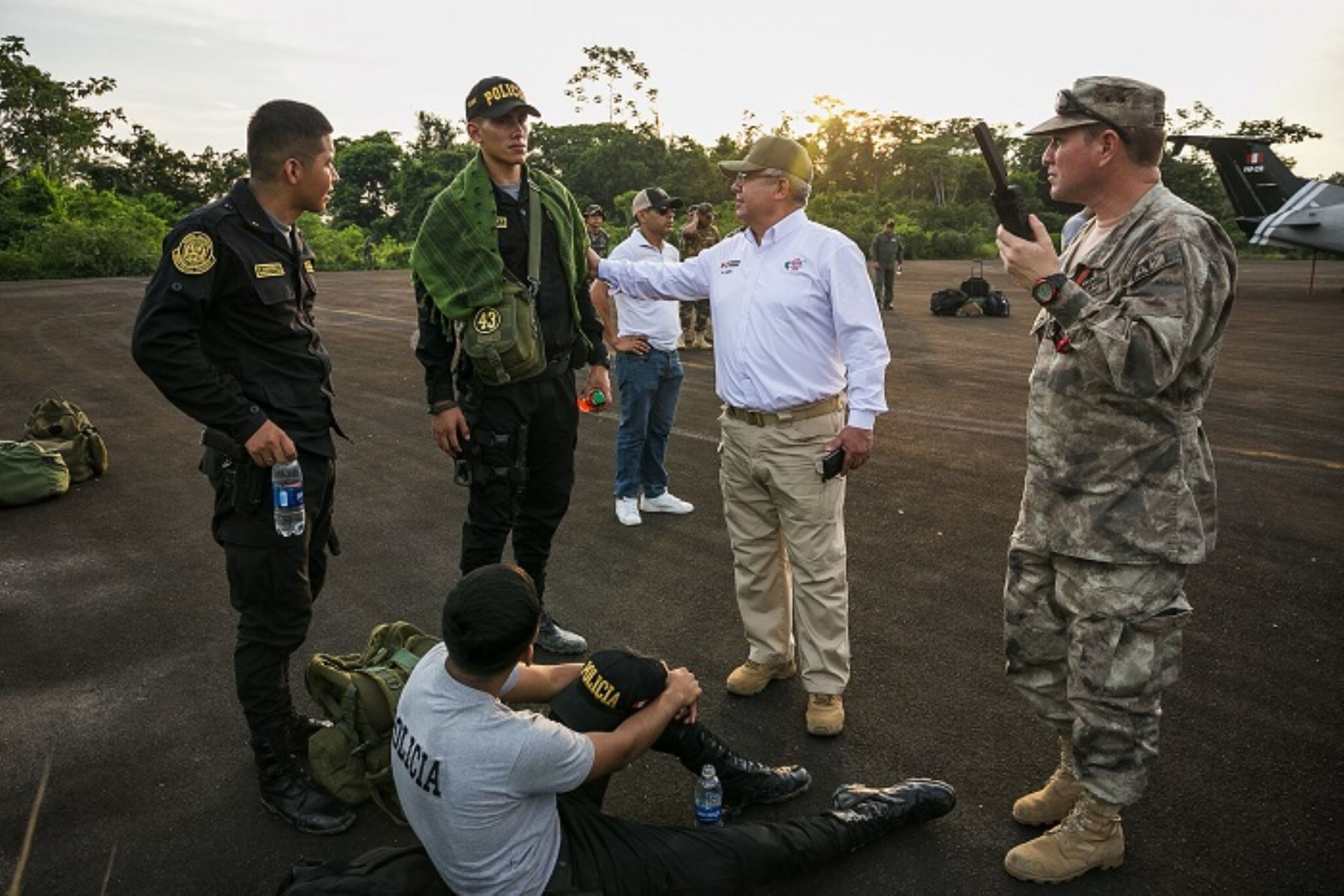 Los suboficiales de la PNP Hernán Fernández Dávila, Juan Carlos Muñoz Díaz y Héctor Michael Peralta Torres fueron evacuados en el avión del Ejército,