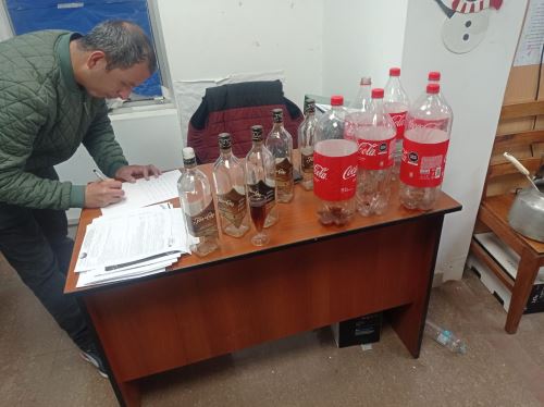 La Municipalidad de Cusco investiga irregular fiesta de servidores en oficina de Fiscalización donde un grupo de trabajadores utilizó un ambiente de la comuna para una reunión con bebidas alcohólicas antes del Año Nuevo 2025. ANDINA/Difusión