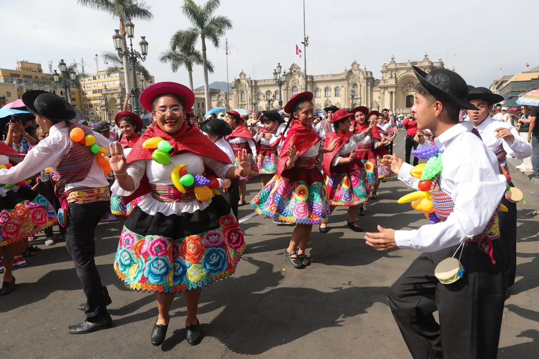 Municipalidad de Lima inicia celebraciones por el aniversario de Lima con un colorido pasacalle de danzas folclóricas. Foto: ANDINA/Melina Mejía