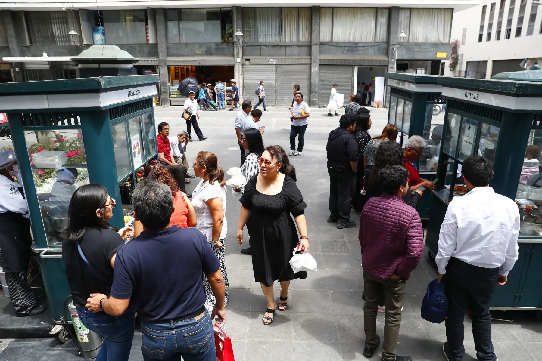 En el marco de las actividades por el 490° Aniversario de Lima, se dió inicio a la Feria Gastronómica Sazón y Sabor Peruano, que se realiza los días 17, 18 y 19 de enero desde las 11:00 hasta las 22:00 horas en la plazuela San Agustín del Cercado de Lima. Foto: ANDINA/Daniel Bracamonte