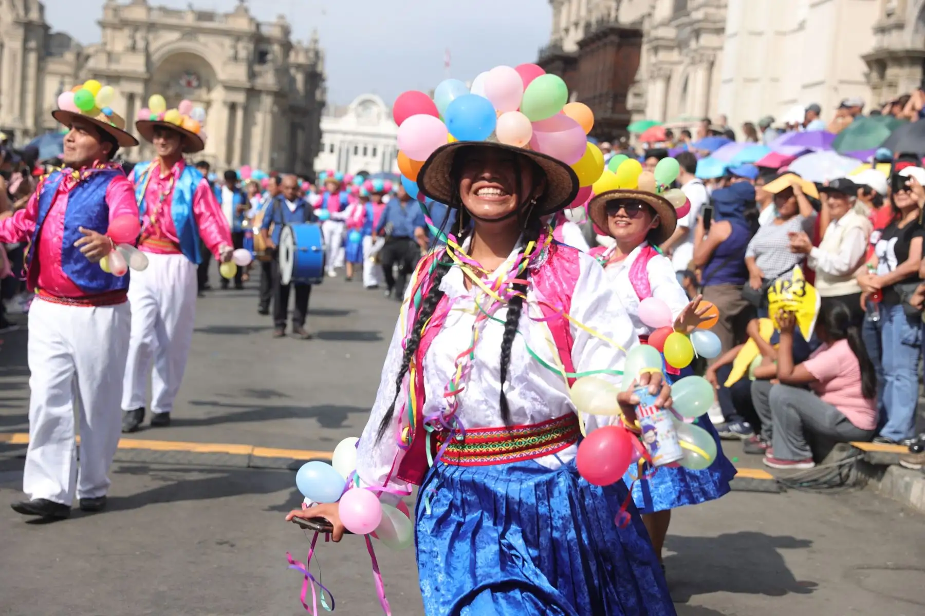 Municipalidad de Lima inicia celebraciones por el aniversario de Lima con un colorido pasacalle de danzas folclóricas. Foto: ANDINA/Melina Mejía
