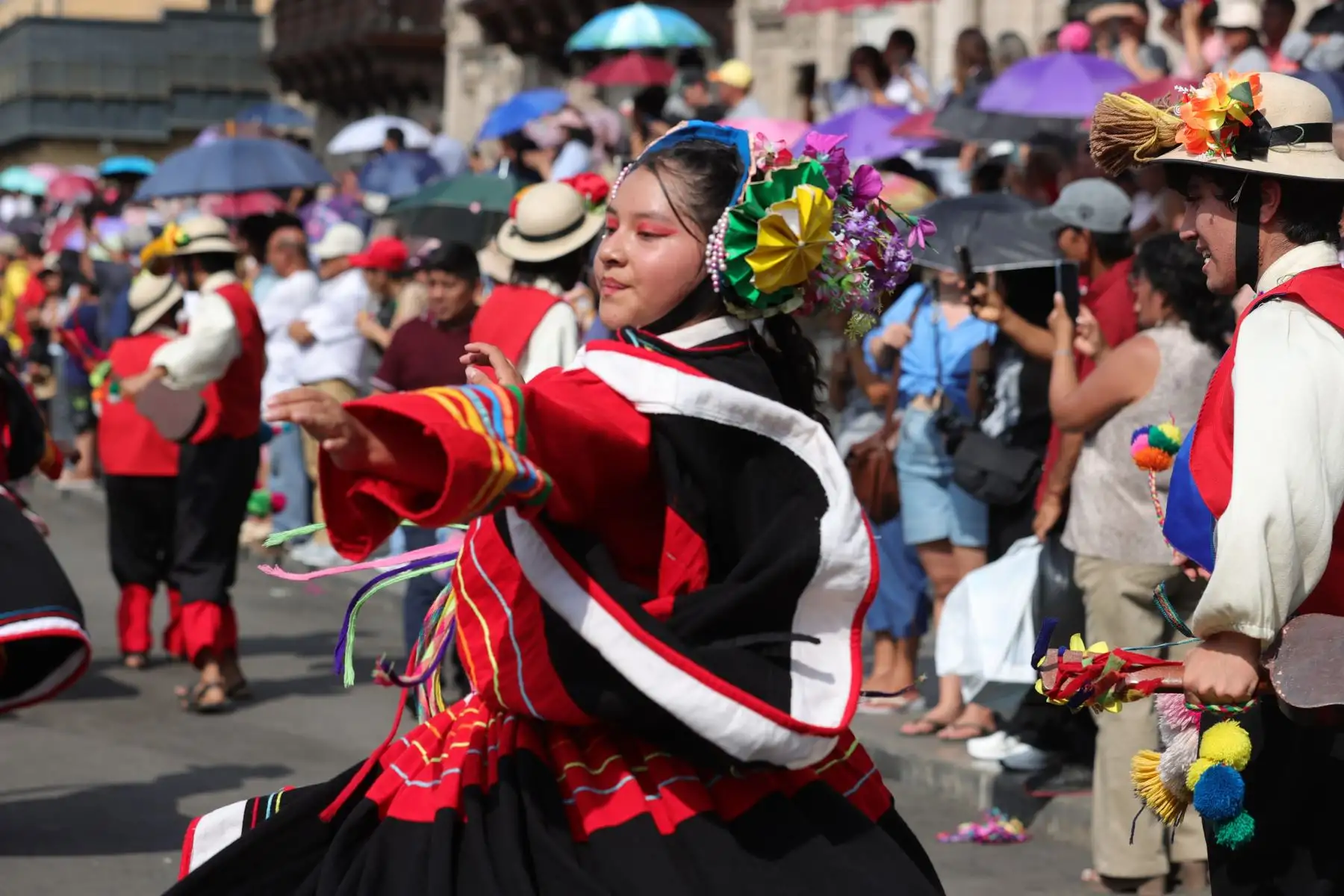 Municipalidad de Lima inicia celebraciones por el aniversario de Lima con un colorido pasacalle de danzas folclóricas. Foto: ANDINA/Melina Mejía