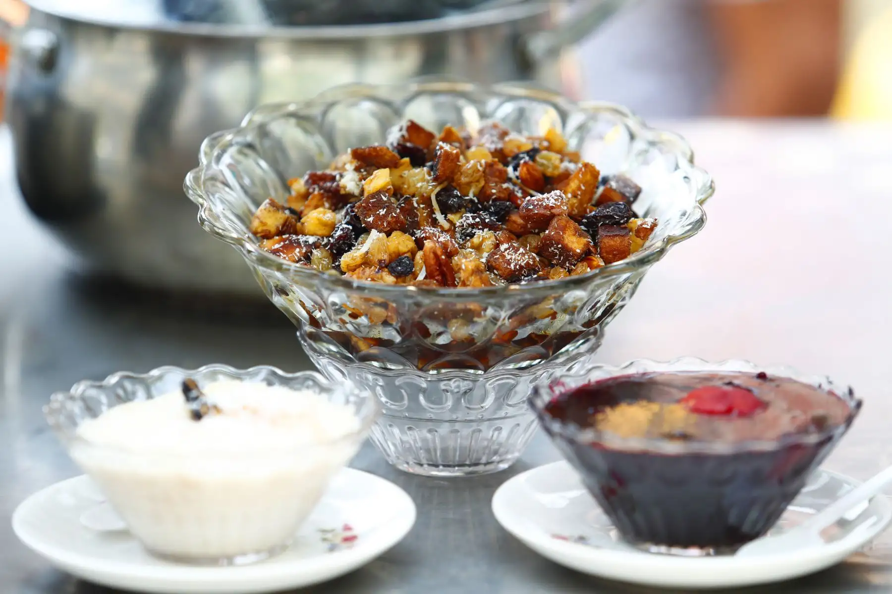 Una gran variedad de dulces limeños tradicionales se ofrecen al público asistente a la Feria Gastronómica Sazón y Sabor Peruano, que se realiza del viernes 17 al domingo 19 de enero en la plazuela San Agustín del Cercado de Lima, en el marco de las celebraciones por el 490° Aniversario de Lima. Foto: ANDINA/Daniel Bracamonte