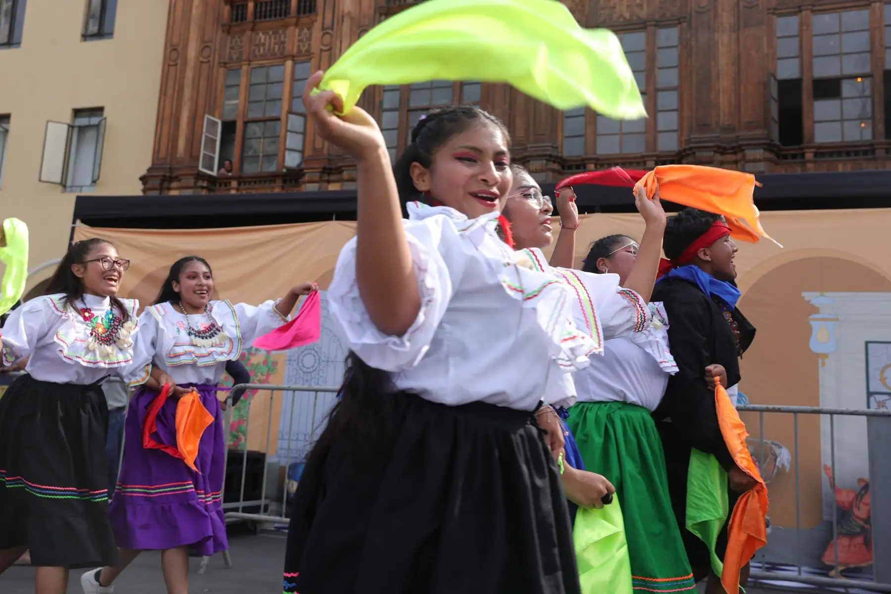 Municipalidad de Lima inicia celebraciones por el aniversario de Lima con un colorido pasacalle de danzas folclóricas. Foto: ANDINA/Melina Mejía