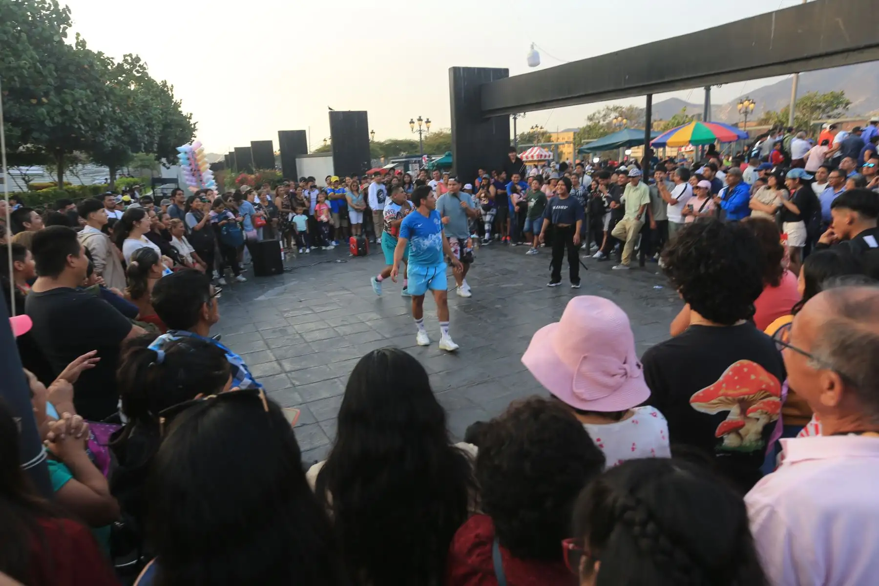 Gran pasacalle, que recorre los jirones Lampa, Junín, la Plaza Mayor, Carabaya, Huallaga, de La Unión y la plazuela Rosa Merino.foto:andina/Hector Vinces.