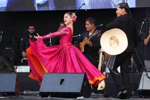 Gran jarana criolla por el 490 aniversario de Lima en la Plaza Mayor