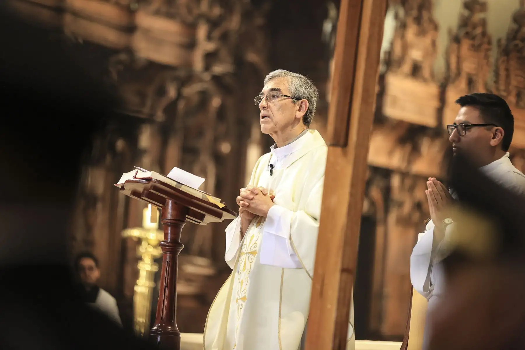 El alcalde de Lima, Rafael López Aliaga, acompañado de autoridades municipales y congresistas, participó de la Misa y Te Deum por el 490 aniversario de la ciudad de Lima. Foto: ANDINA/Jhonel Rodríguez Robles