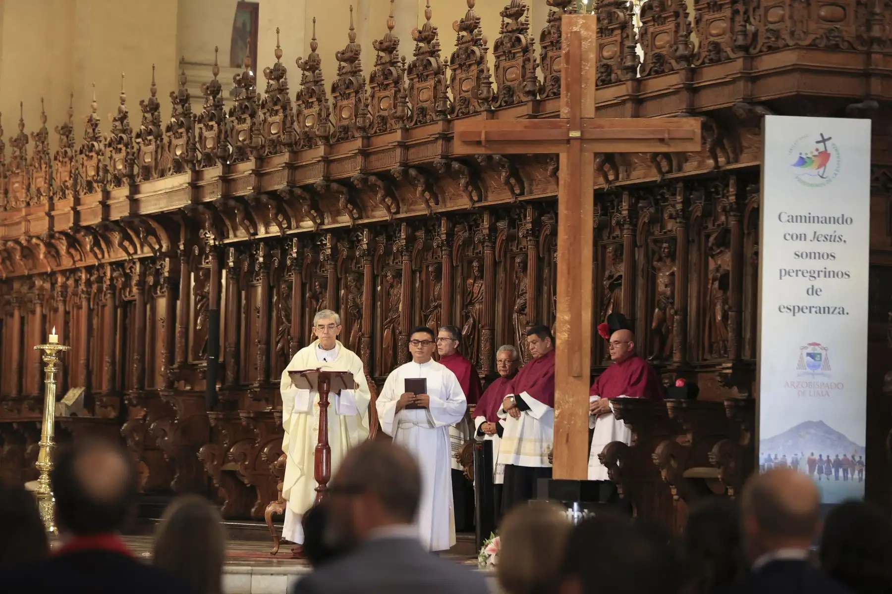 El alcalde de Lima, Rafael López Aliaga, acompañado de autoridades municipales y congresistas, participó de la Misa y Te Deum por el 490 aniversario de la ciudad de Lima. Foto: ANDINA/Jhonel Rodríguez Robles