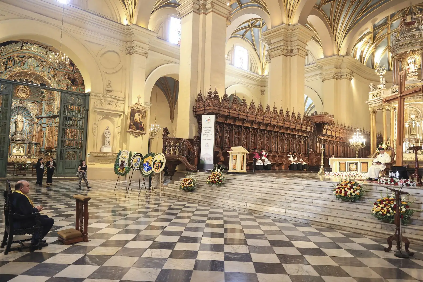 El alcalde de Lima, Rafael López Aliaga, acompañado de autoridades municipales y congresistas, participó de la Misa y Te Deum por el 490 aniversario de la ciudad de Lima. Foto: ANDINA/Jhonel Rodríguez Robles
