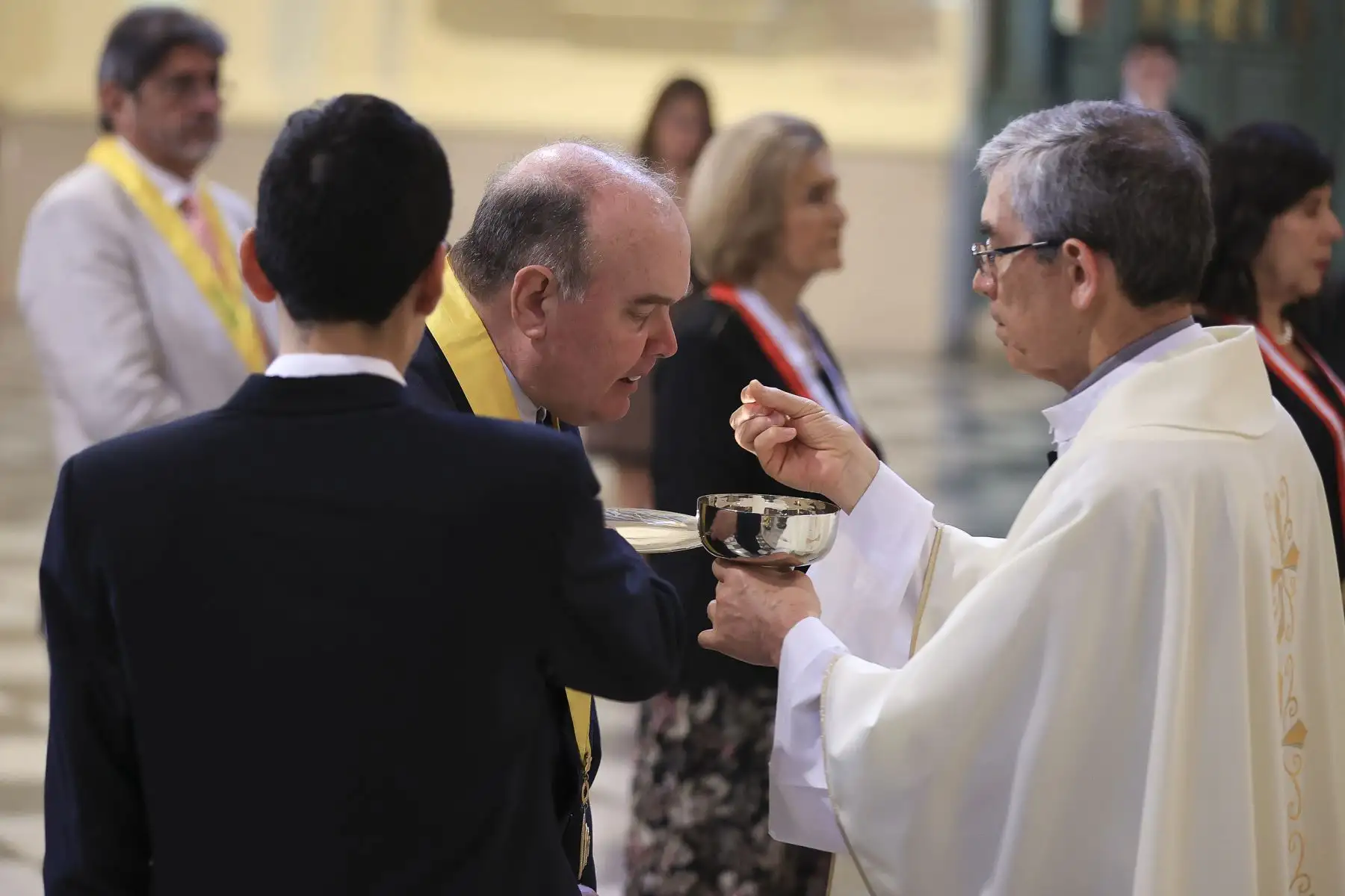 El alcalde de Lima, Rafael López Aliaga, acompañado de autoridades municipales y congresistas, participó de la Misa y Te Deum por el 490 aniversario de la ciudad de Lima. Foto: ANDINA/Jhonel Rodríguez Robles