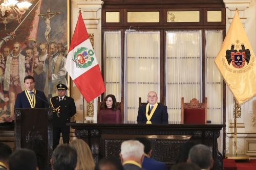 Sesión solemne por el 490 aniversario de Lima