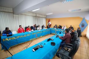 En Sicuani, Cusco, los ministros del Midagri, Angel Manero, y de Vivienda, Durich Whittembury, junto a Indeci, se reúnen con autoridades locales para reforzar las acciones frente a las nevadas y granizadas que afectaron las provincias de Canas y Canchis.