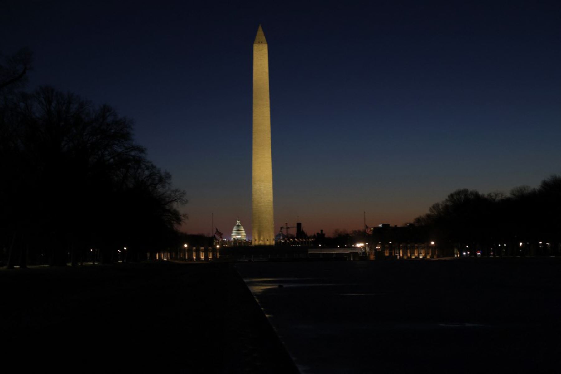 El Monumento a Washington se ve durante el amanecer antes de la toma de posesión presidencial del presidente electo Donald Trump el 20 de enero de 2025 en Washington, DC. Donald Trump asume su segundo mandato como el 47º presidente de Estados Unidos. Foto: AFP