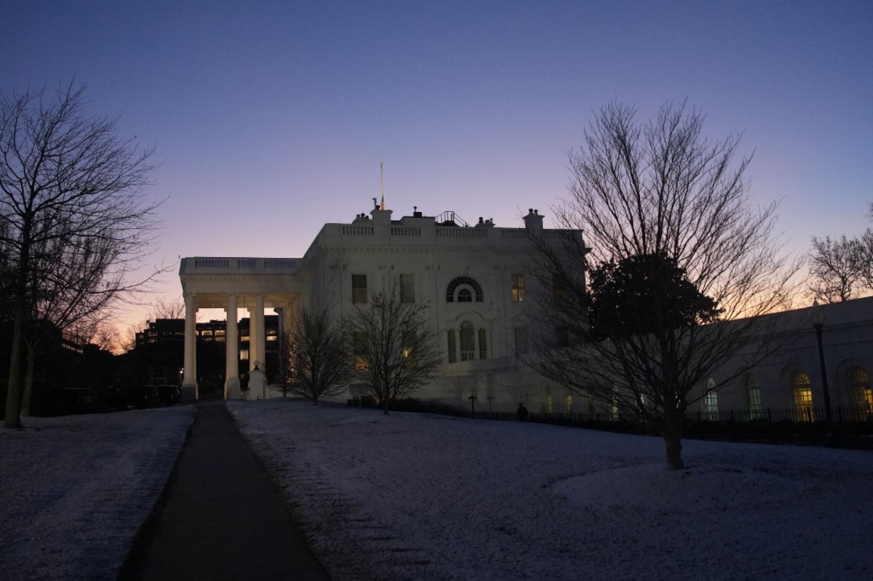 La Casa Blanca se ve durante el amanecer antes de la toma de posesión presidencial del presidente electo Donald Trump el 20 de enero de 2025 en Washington, DC. Foto: AFP