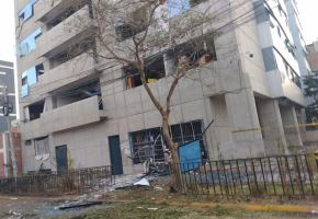 El explosivo causó cuantiosos daños en los exteriores de la sede del Ministerio Público en Trujillo. El artefacto fue dejado por un falso delivery.