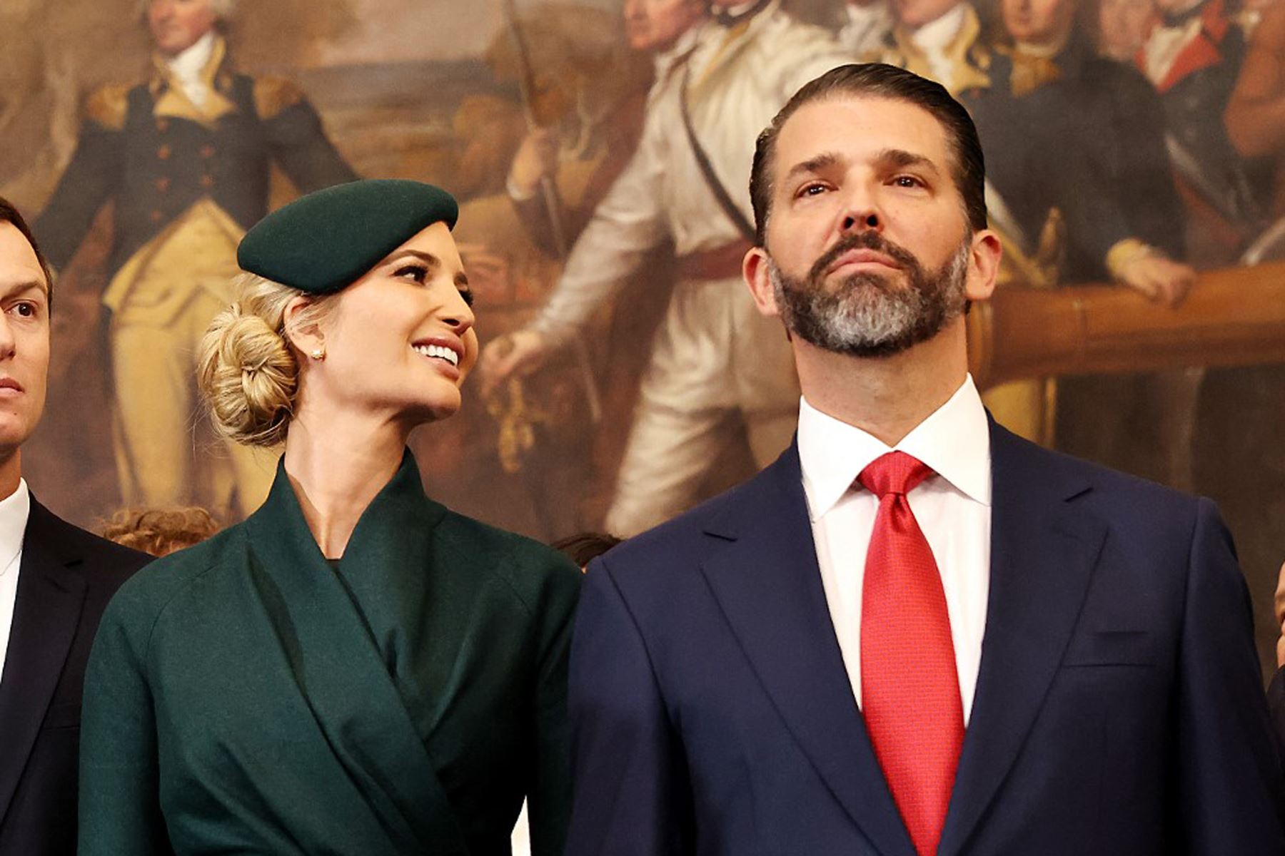 Ivanka Trump y Donald Trump Jr. llegan para la toma de posesión del presidente electo de Estados Unidos, Donald Trump, en la Rotonda del Capitolio de Estados Unidos el 20 de enero de 2025 en Washington, DC. 
Foto: AFP