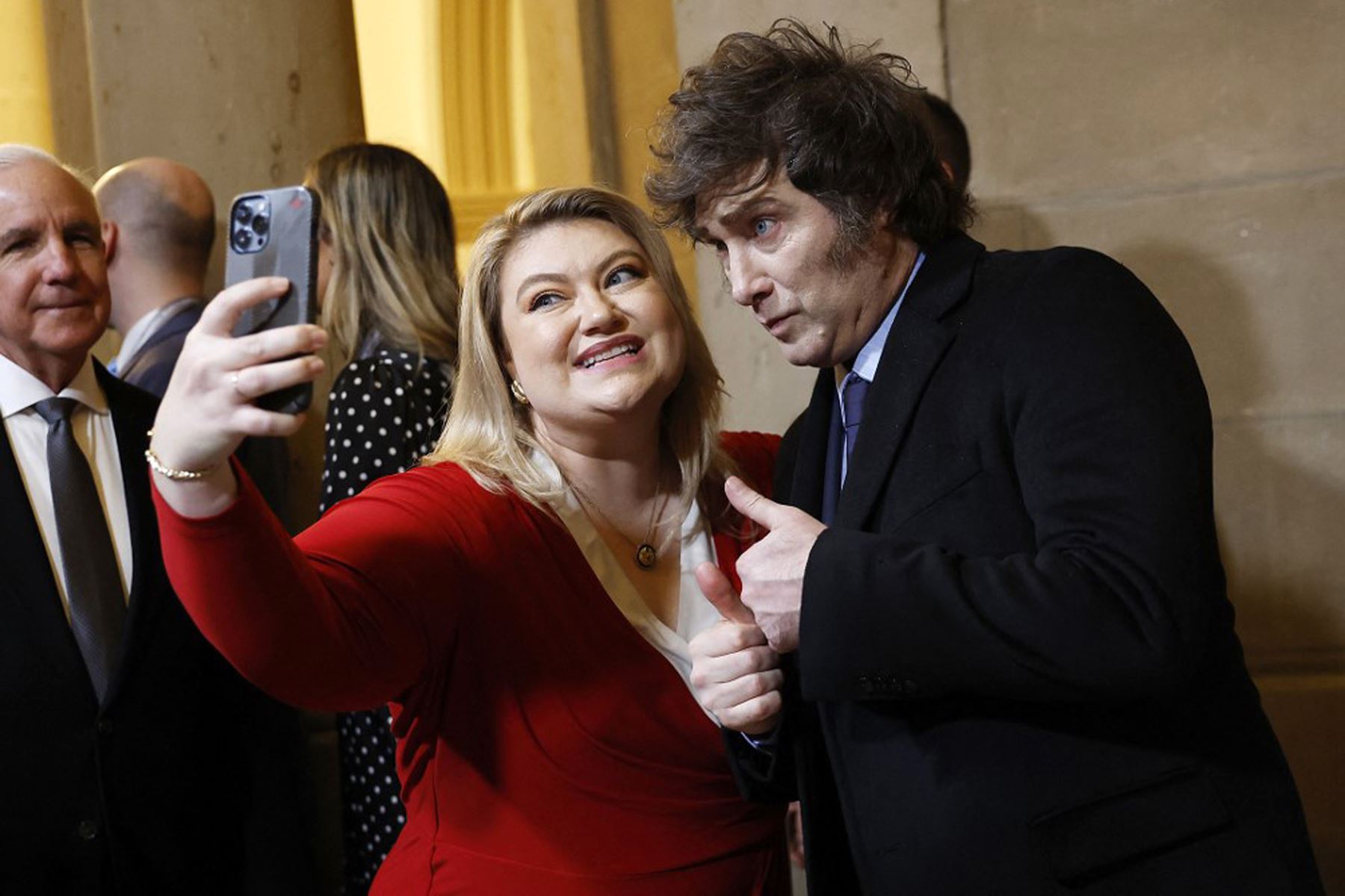 La representante Kat Cammack  y el presidente de Argentina, Javier Milei, asisten a la toma de posesión del presidente electo de Estados Unidos, Donald Trump, en la Rotonda del Capitolio de los Estados Unidos el 20 de enero de 2025 en Washington, DC.
Foto: AFP