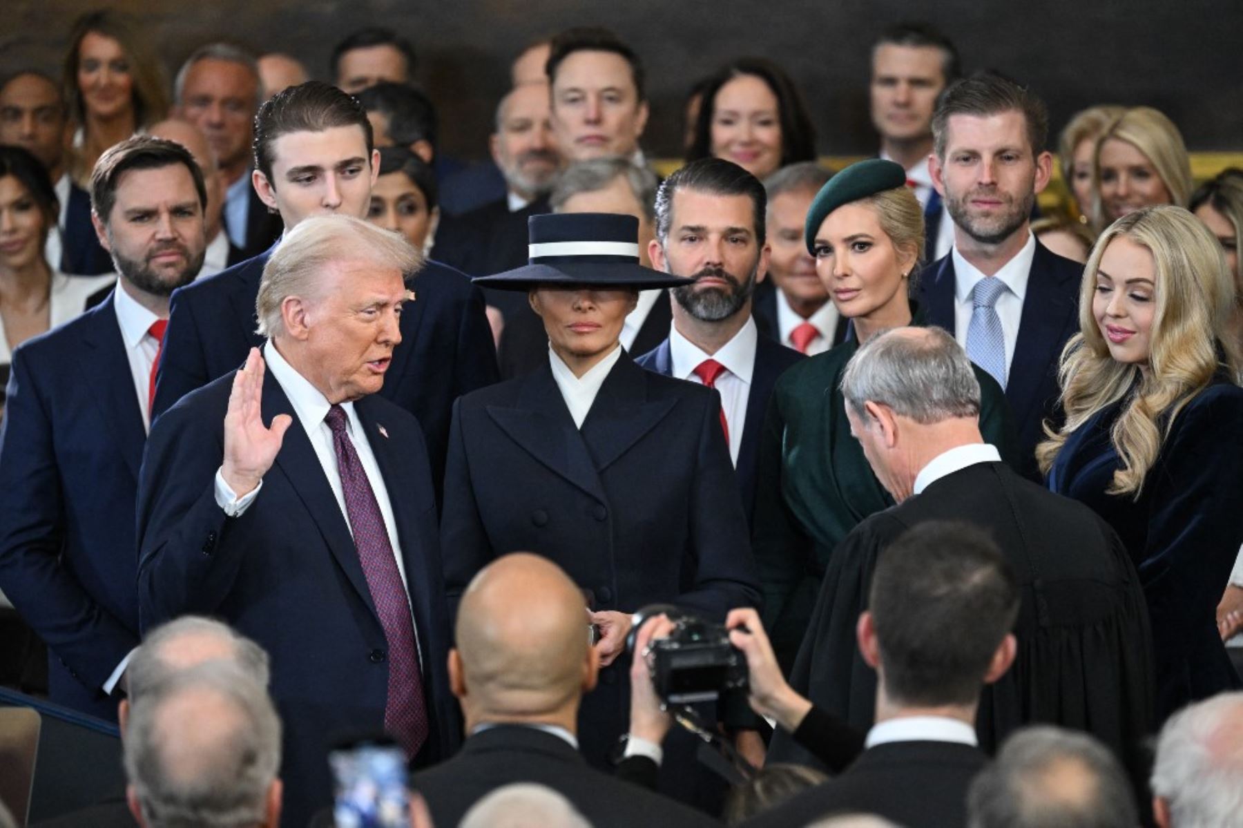 Donald Trump presta juramento como el 47º presidente de Estados Unidos en la Rotonda del Capitolio de Estados Unidos en Washington, DC, el 20 de enero de 2025. Foto: AFP