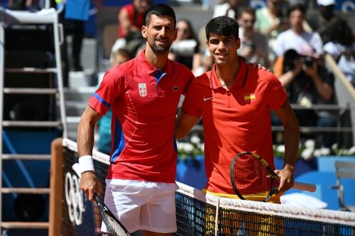 Carlos Alcaraz y Novak Djokovic disputarán un duelo de estrellas máximas del tenis mundial