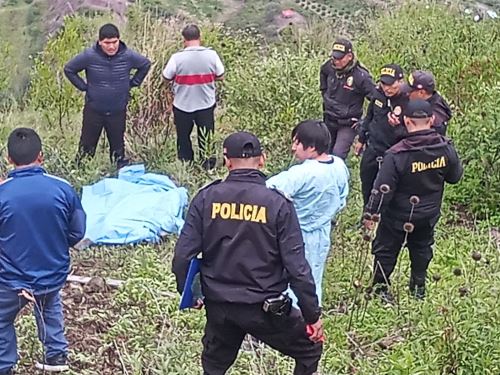 La ambulancia del distrito de Cosme sufrió un despiste y volcadura para luego caer a un abismo de más de 300 metros. El accidente dejó un muerto y un herido de gravedad.