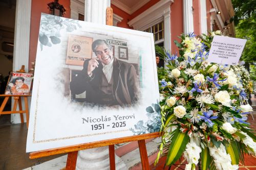 Familiares y amigos despiden a Nicolás Yerovi en la Biblioteca Central de Barranco