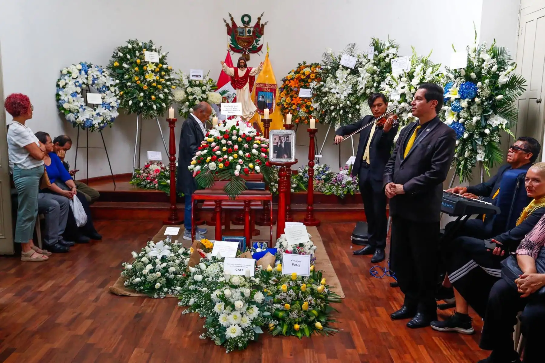 Homenaje póstumo a Nicolás Yerovi en la Biblioteca Central de Barranco, donde familiares y amigos recuerdan su legado artístico. Foto: ANDINA/Daniel Bracamonte