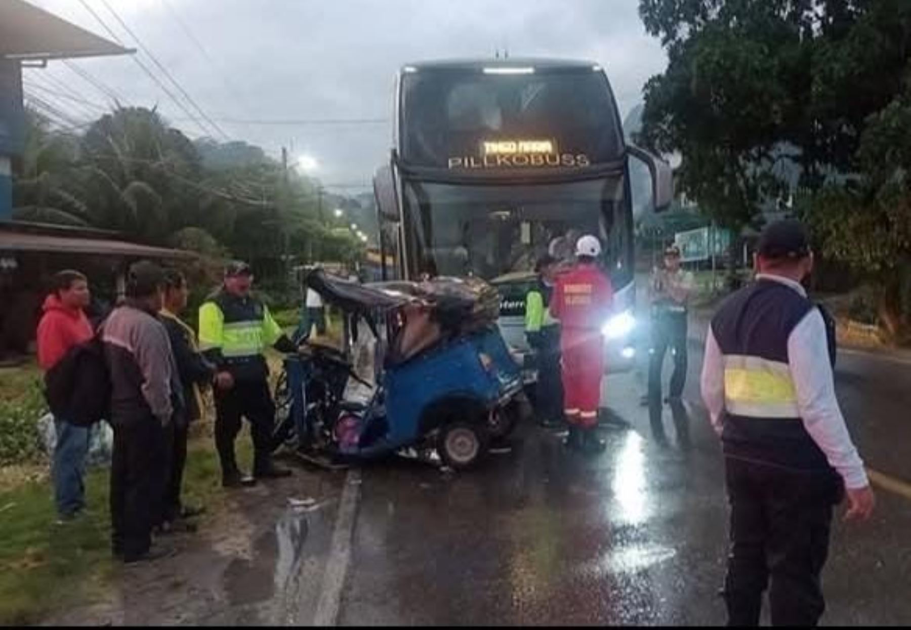 Dos accidentes que dejaron igual número de personas heridas de gravedad se registraron en diversos tramos de la carretera Central en la región Huánuco.