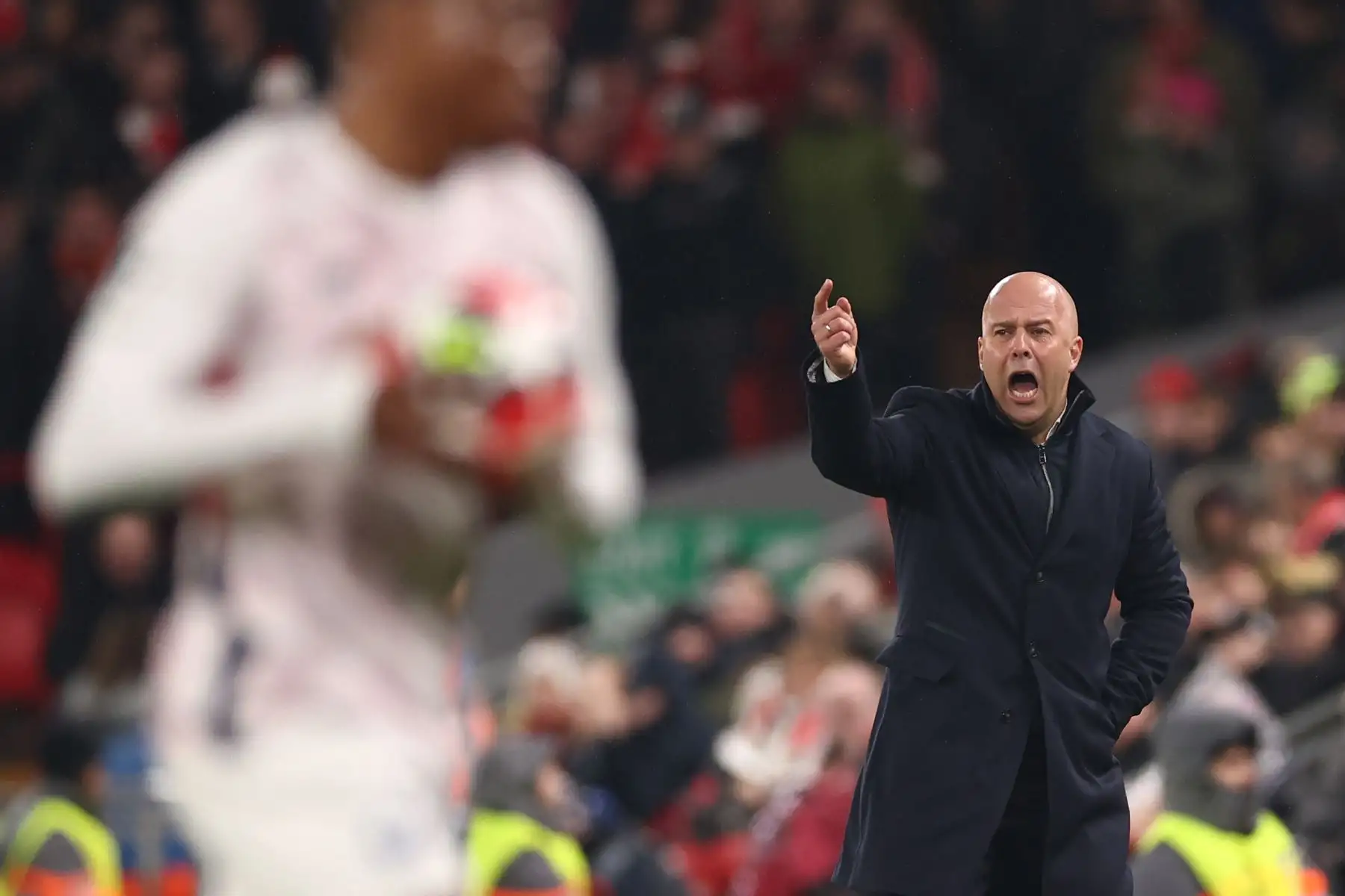 El entrenador del Liverpool, Arne Slot, hace gestos durante el partido de fase de la Liga de Campeones de la UEFA entre el Liverpool FC y el LOSC Lille, en Liverpool.
Foto: EFE