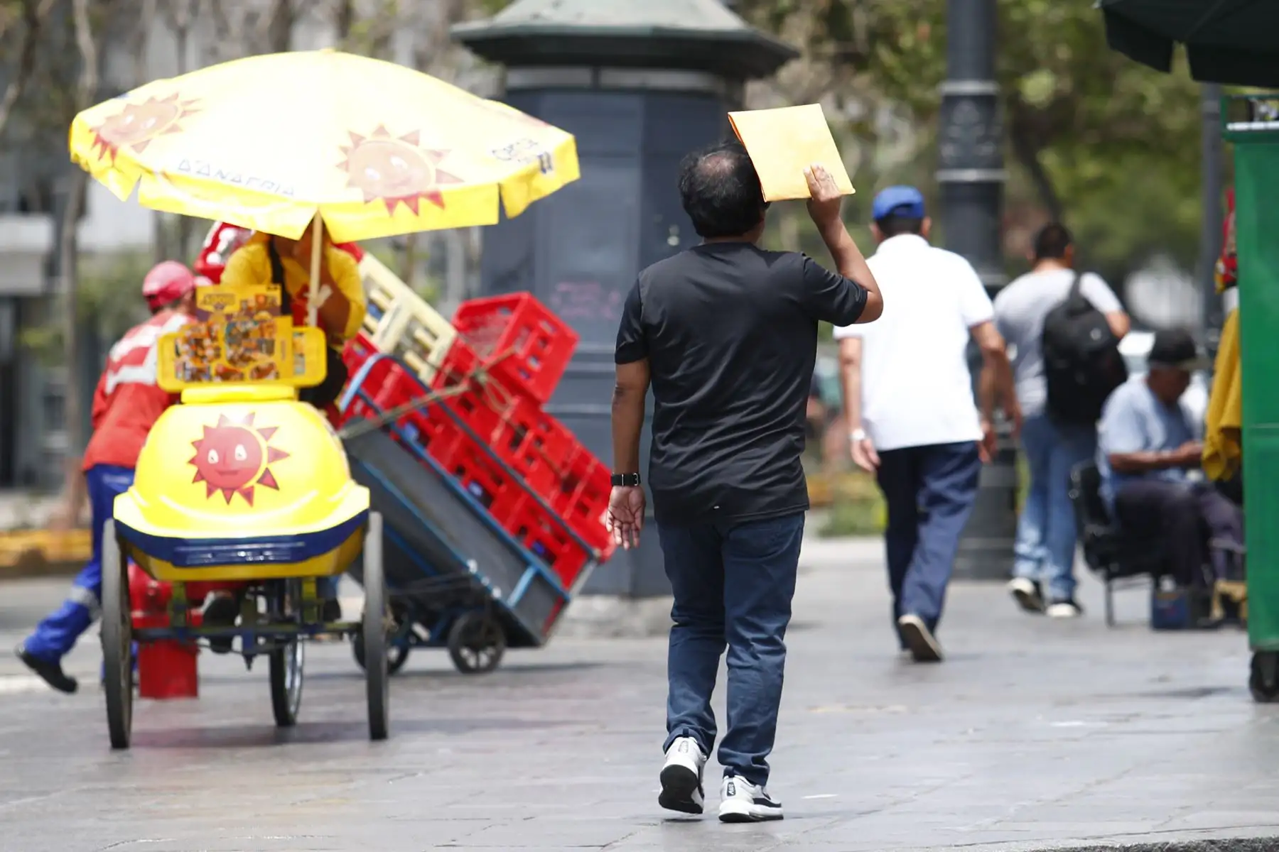 Especialistas recomiendan evitar la exposición prolongada al sol durante las horas de mayor radiación. Foto: ANDINA/Daniel Bracamonte