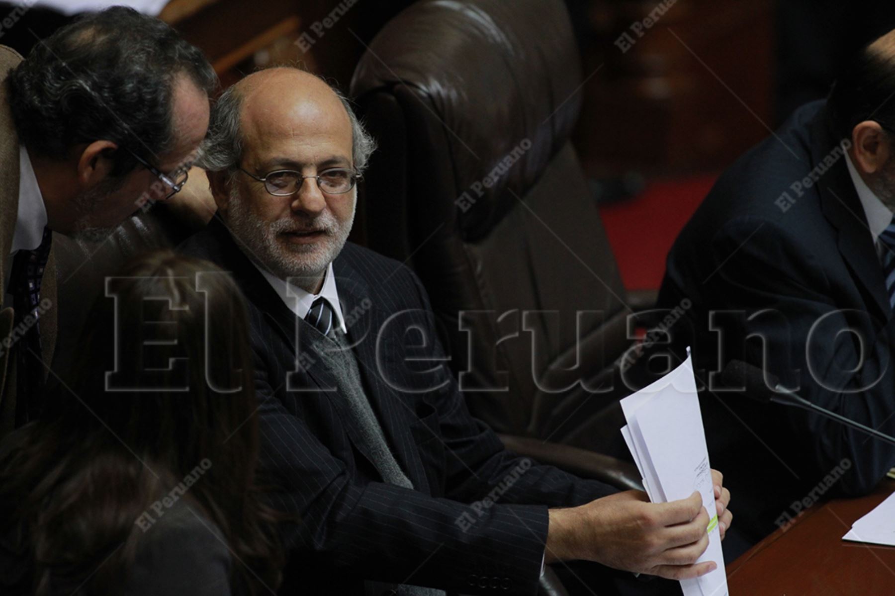 Lima – 25 agosto 2011 / Daniel Abugattás, titular del Congreso durante, la presentación del gabinete presidido por Salomón Lerner Ghitis. Foto: Archivo El Peruano / Carlos Lezama