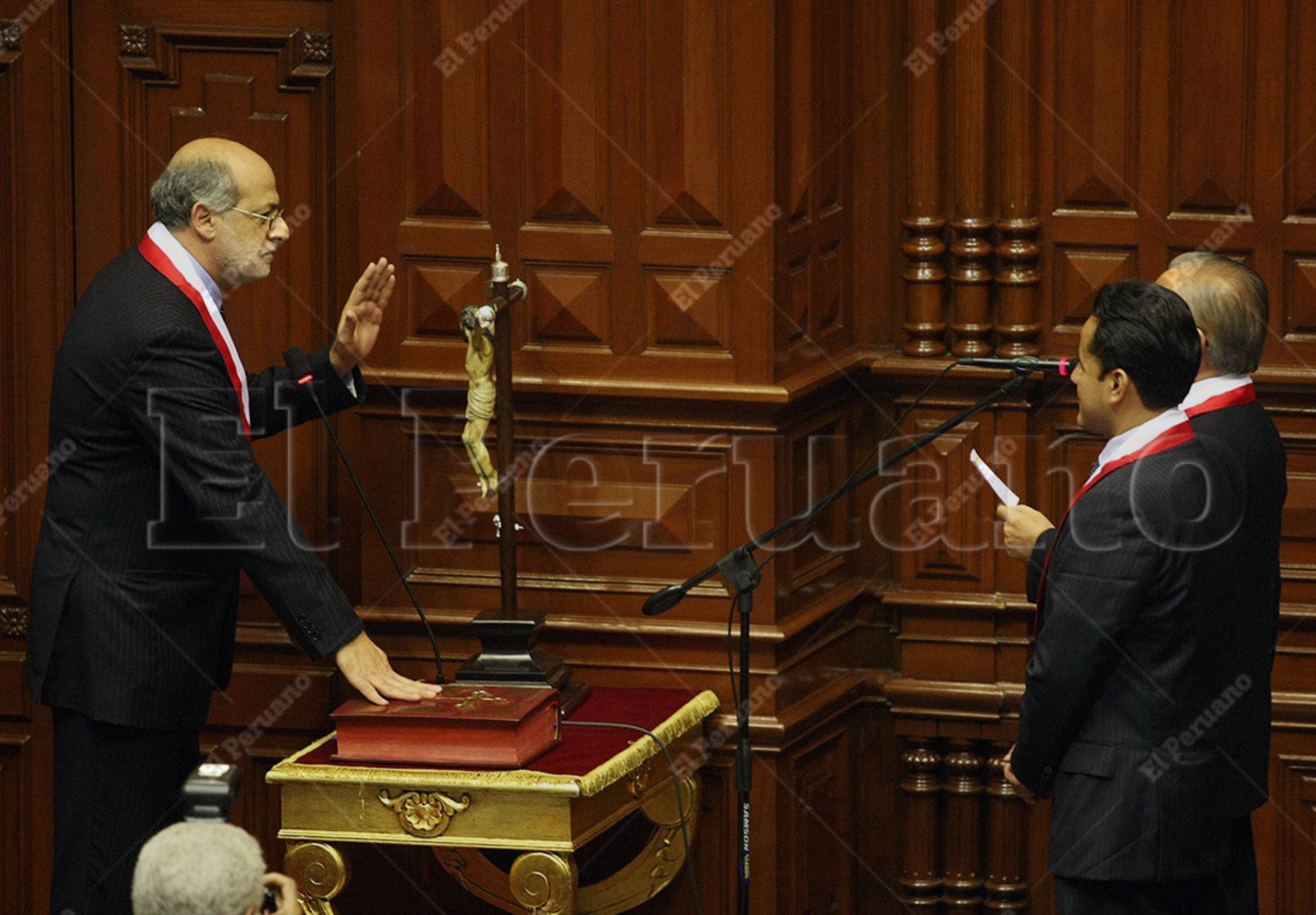 Lima – 26 julio 2011 / Ceremonia de juramentación del nuevo presidente del Congreso, Daniel Abugattás Majluf, para el período legislativo 2011-2012. Foto: Archivo El Peruano / Vidal Tarqui