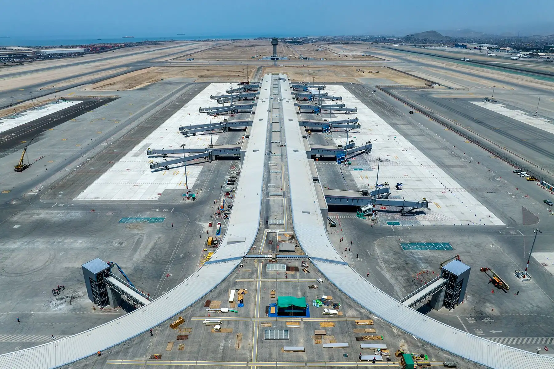 Callao - 11 diciembre 2024 / Mangas de abordaje de pasajeros  del nuevo Aeropuerto Internacional Jorge Chávez. Foto: LAP - Lima Aiport Partners