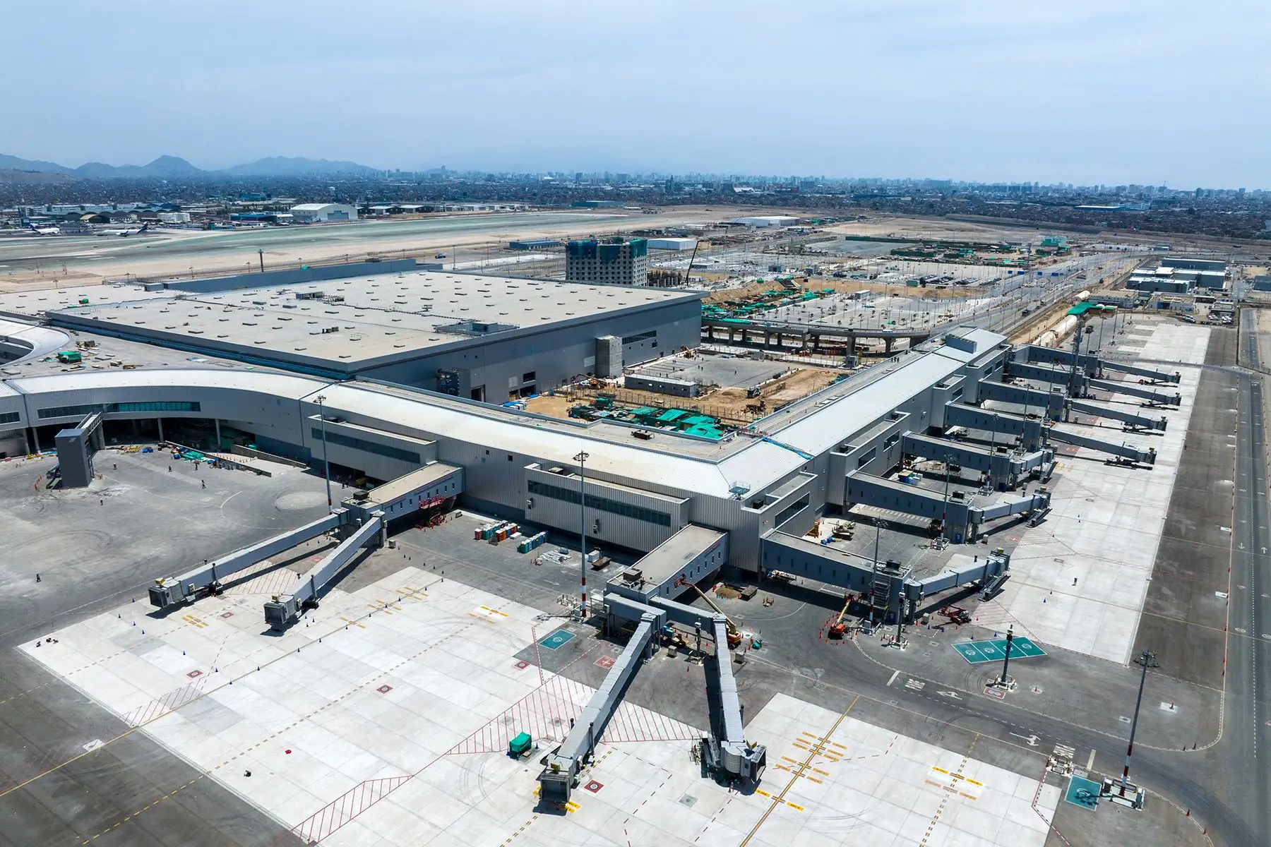 Callao - 11 diciembre 2024 /  Mangas de abordaje de pasajeros  del nuevo Aeropuerto Internacional Jorge Chávez. Foto: LAP - Lima Aiport Partners