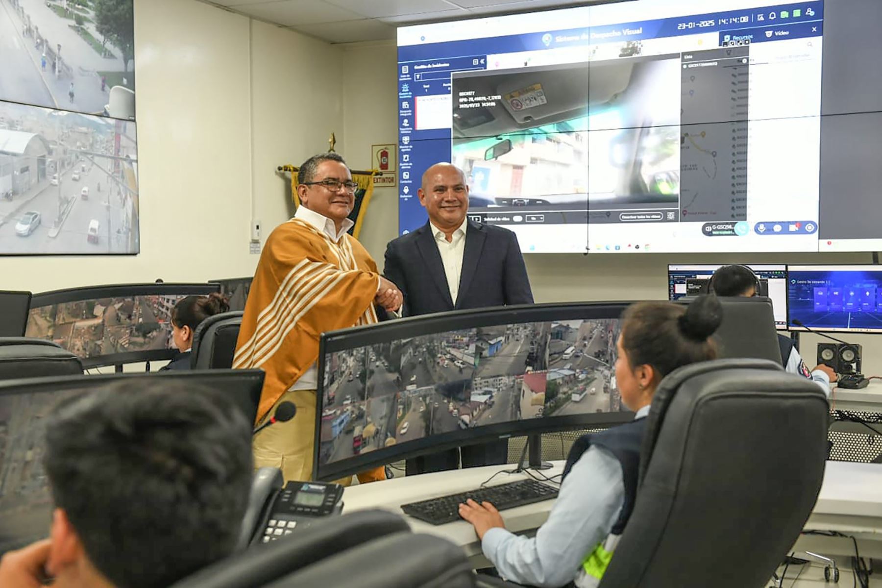 El ministro del Interior, Juan Santiváñez, anunció la pronta construcción de la nueva comisaría de Mollepampa. Foto: Mininter