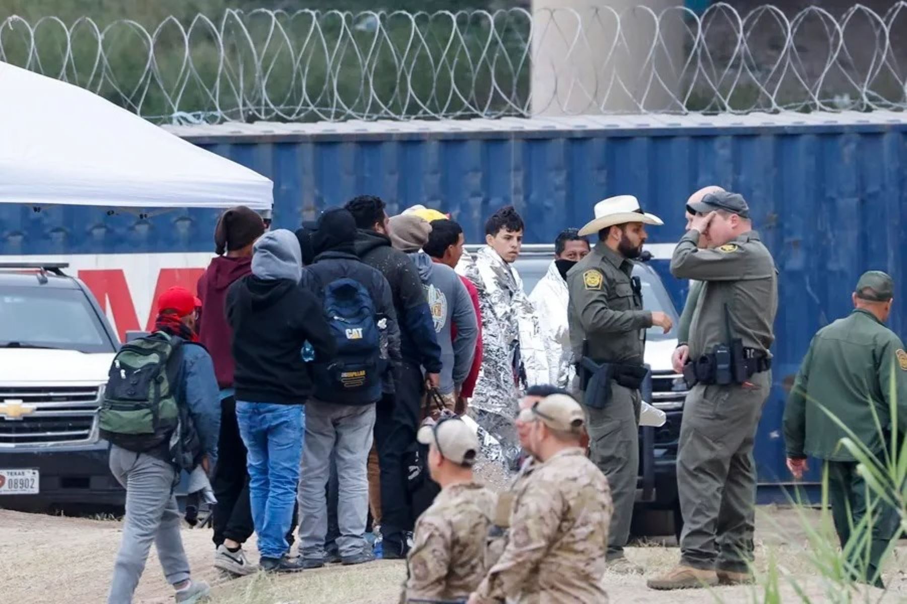 Fotografía de archivo de migrantes en la frontera de Texas (EE. UU.). Foto: EFE