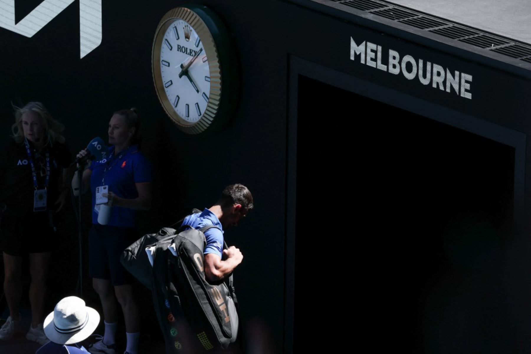 Novak Djokovic , la leyenda del Abierto de Australia con diez coronas, se retiró lesionado entre abucheos este viernes en semifinales. Foto: AFP