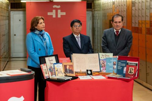 Entregan legado de escritor Ricardo Palma al Instituto Cervantes.