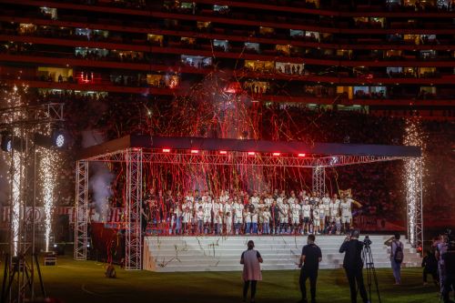 ¡La Noche es Crema! Universitario de Deportes presentó a su plantel completo ante un Monumental lleno