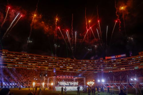 ¡La Noche es Crema! Universitario de Deportes presentó a su plantel completo ante un Monumental lleno